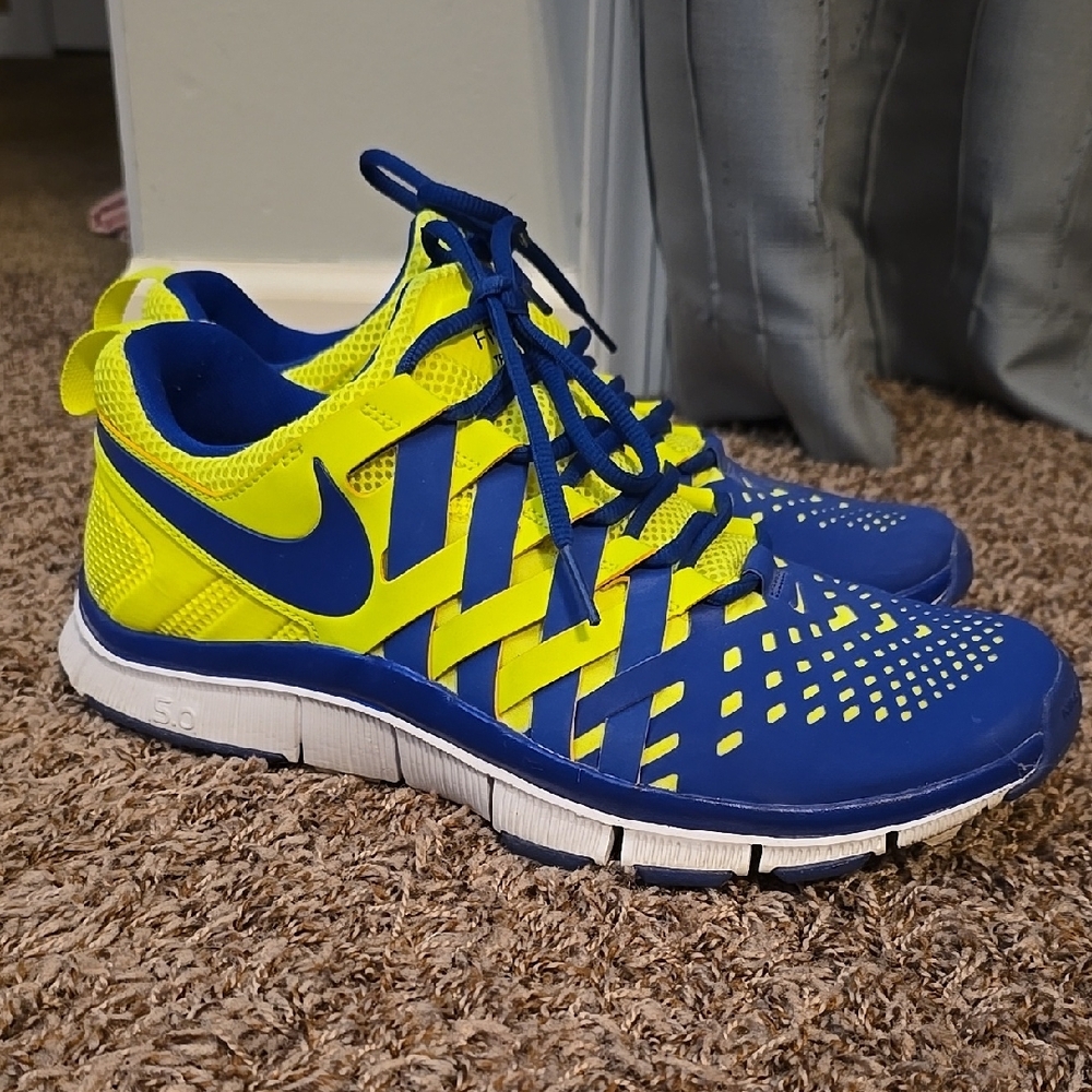 Nike Blue and Yellow Sneakers Dynamic Design